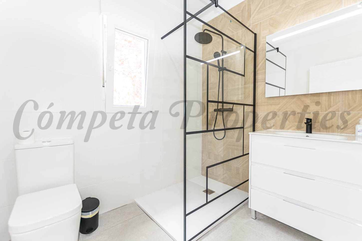Villa/Maison de 2 chambres à louer à Sayalonga avec piscine - 1 875 € (Ref: 9997766)
