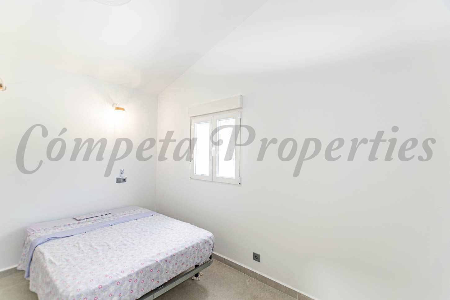 Villa/Maison de 2 chambres à louer à Sayalonga avec piscine - 1 875 € (Ref: 9997766)