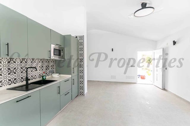 Chalet de 2 habitaciones en Sayalonga en alquiler con piscina - 1.875 € (Ref: 9997766)