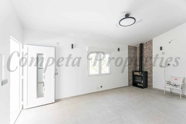 Chalet de 2 habitaciones en Sayalonga en alquiler con piscina - 1.875 € (Ref: 9997766)