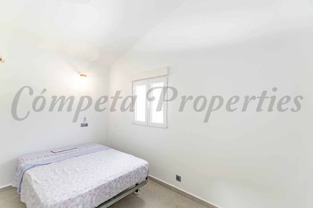 Chalet de 2 habitaciones en Sayalonga en alquiler con piscina - 1.875 € (Ref: 9997766)