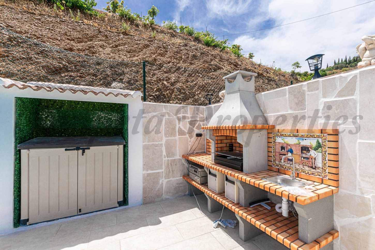 Villa/Maison de 2 chambres à louer à Sayalonga avec piscine - 1 875 € (Ref: 9997766)
