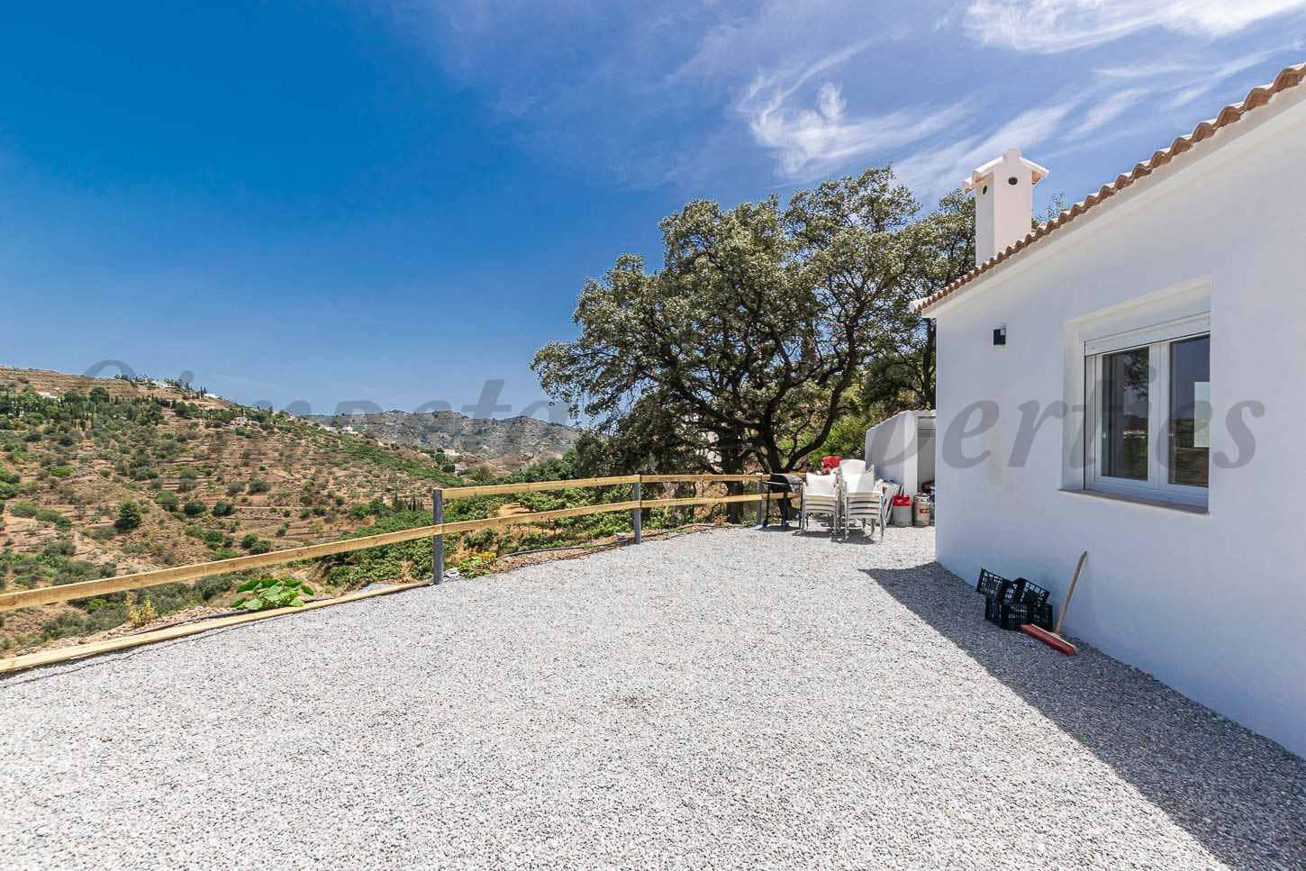 Villa/Maison de 2 chambres à louer à Sayalonga avec piscine - 1 875 € (Ref: 9997766)