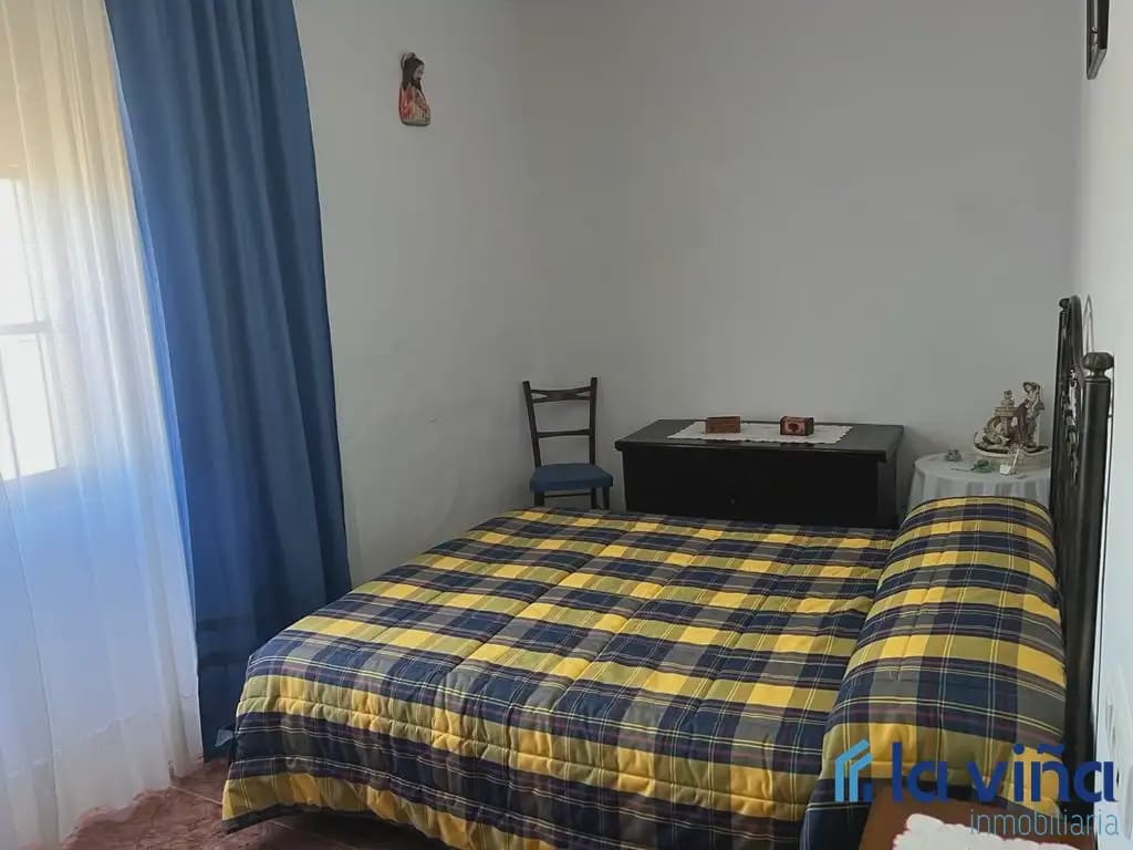 4 bedroom Townhouse for sale in Humilladero - € 136,500 (Ref: 10034350)