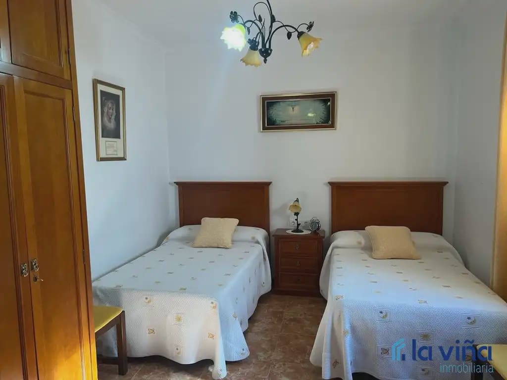 4 bedroom Townhouse for sale in Humilladero - € 136,500 (Ref: 10034350)