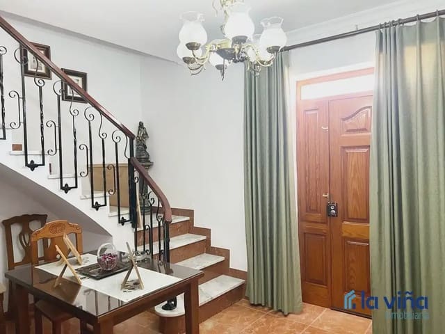 4 slaapkamer Huis te koop in Humilladero - € 136.500 (Ref: 10034350)
