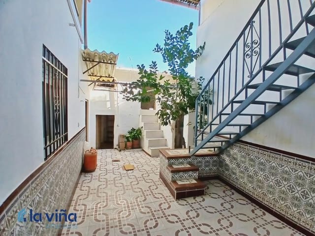 Casa de 4 habitaciones en Villanueva de Algaidas en venta - 109.000 € (Ref: 10080163)