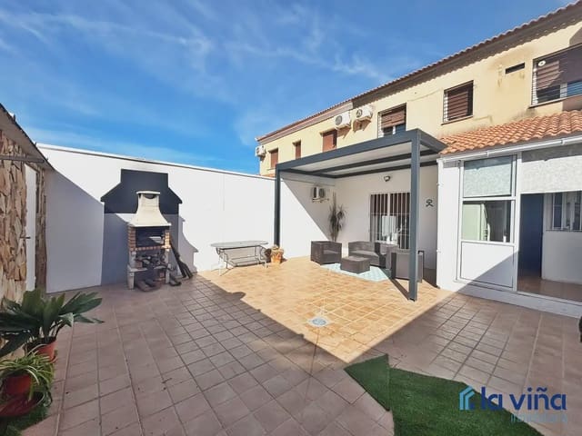 3 slaapkamer Huis te koop in Humilladero met garage - € 186.000 (Ref: 10167876)
