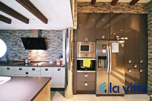 3 soveværelse Villa til salg i Puente Genil med swimmingpool - € 176.800 (Ref: 8066820)