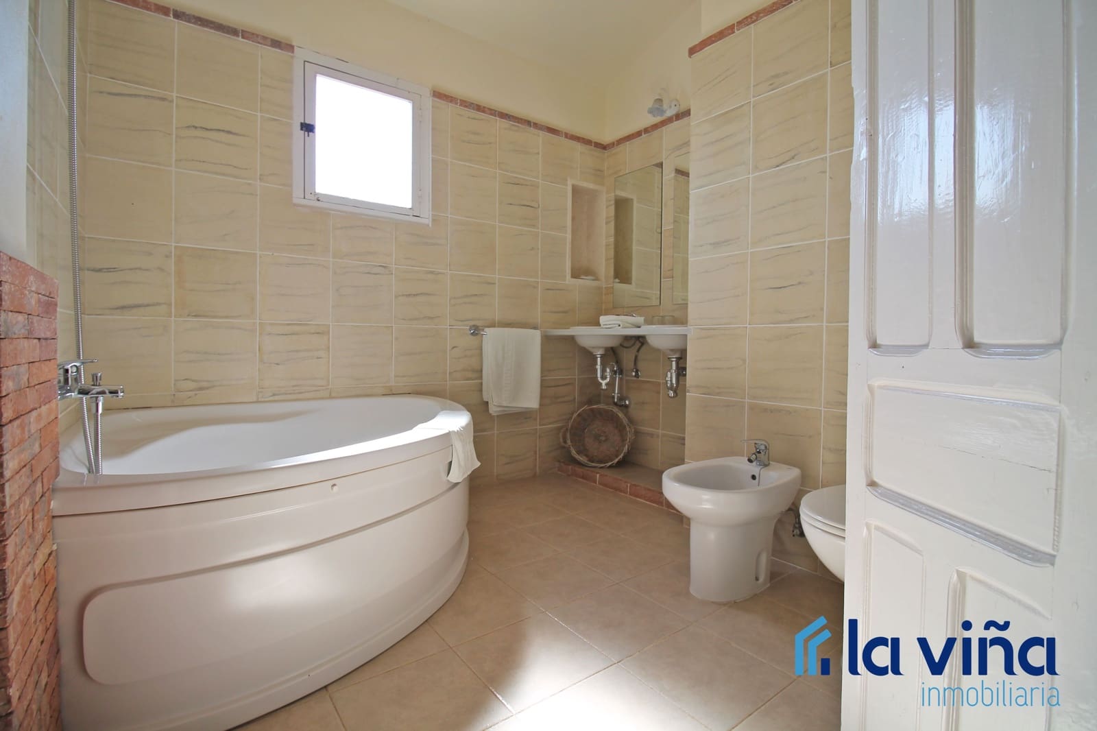 9 bedroom Hotel for sale in Martin de la Jara with pool garage - € 1,200,000 (Ref: 8138583)