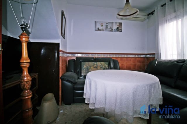 Casa de 4 habitaciones en Antequera en venta - 231.000 € (Ref: 8177100)