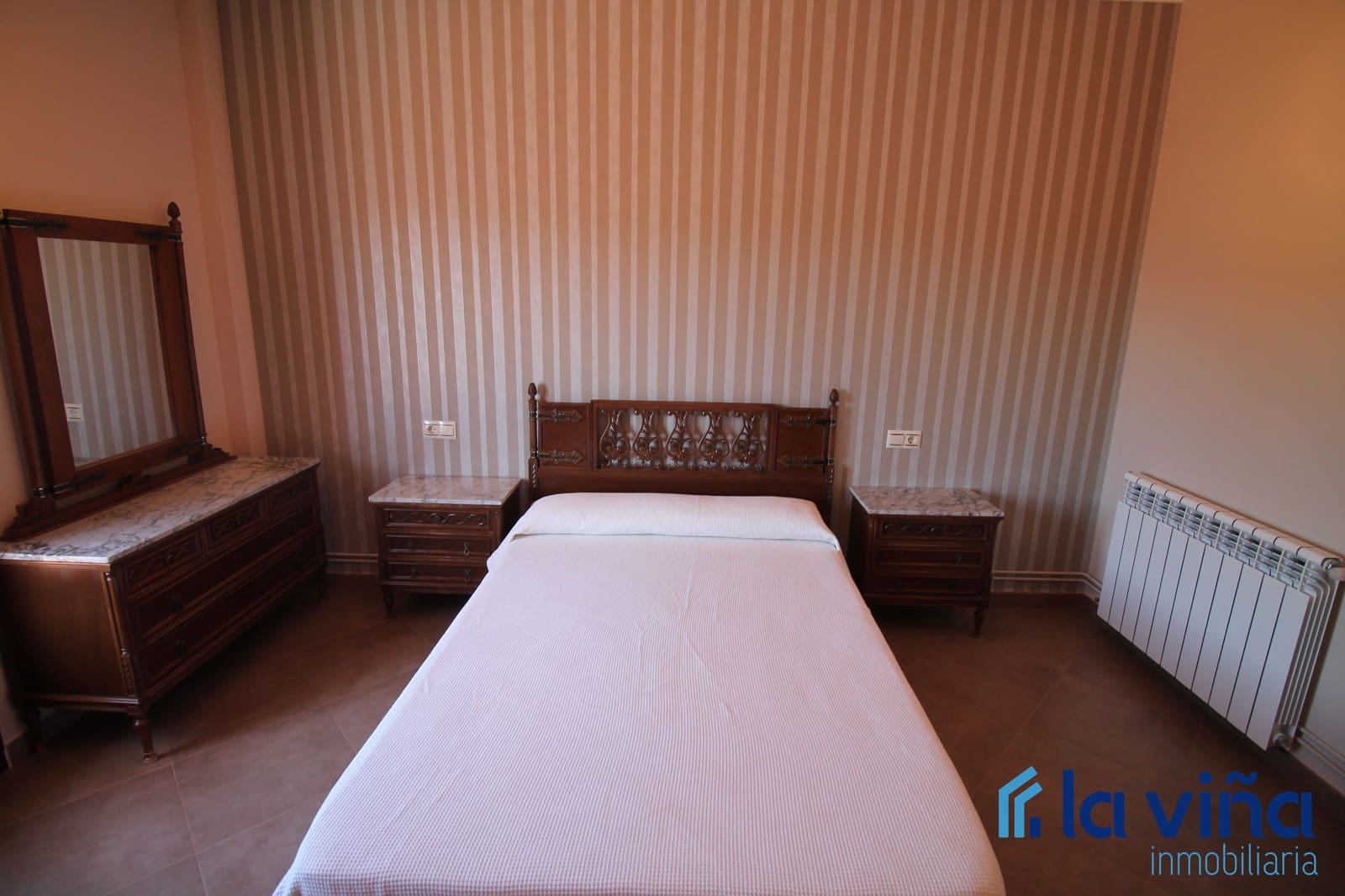 6 soveværelse Semi-Rækkehus til salg i Mollina - € 420.000 (Ref: 8254400)