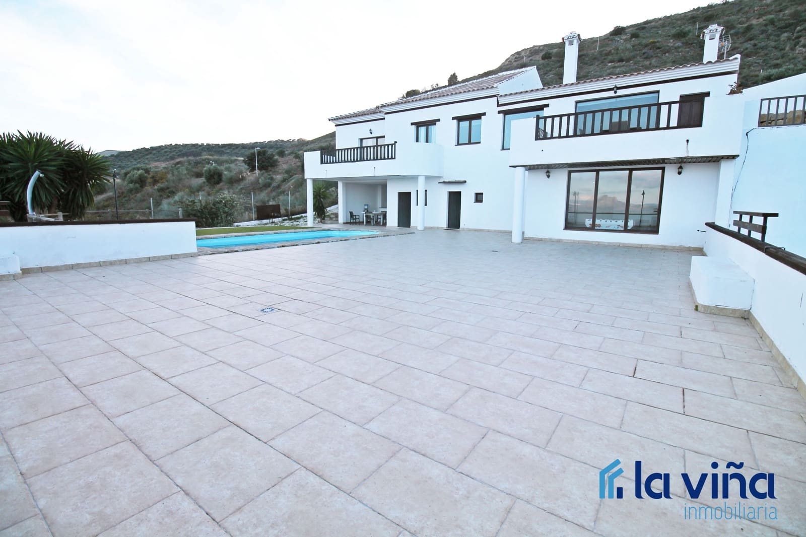 6 soveværelse Villa til salg i Antequera med swimmingpool - € 670.000 (Ref: 8706303)
