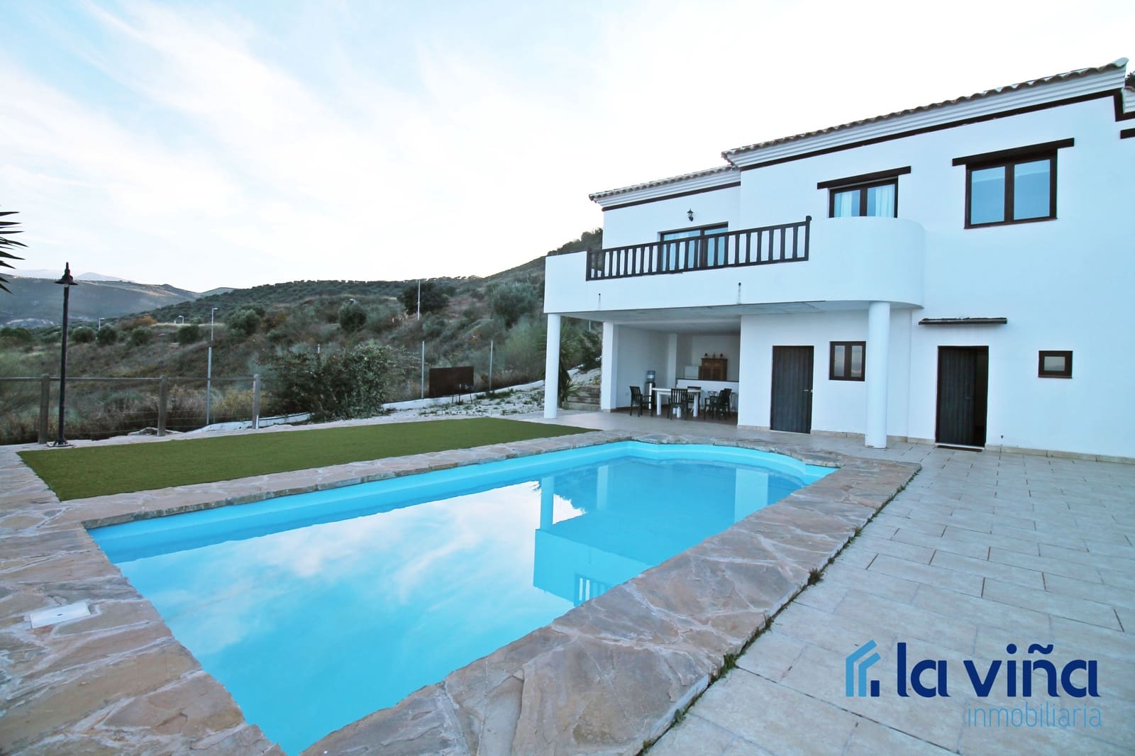 6 soveværelse Villa til salg i Antequera med swimmingpool - € 670.000 (Ref: 8706303)