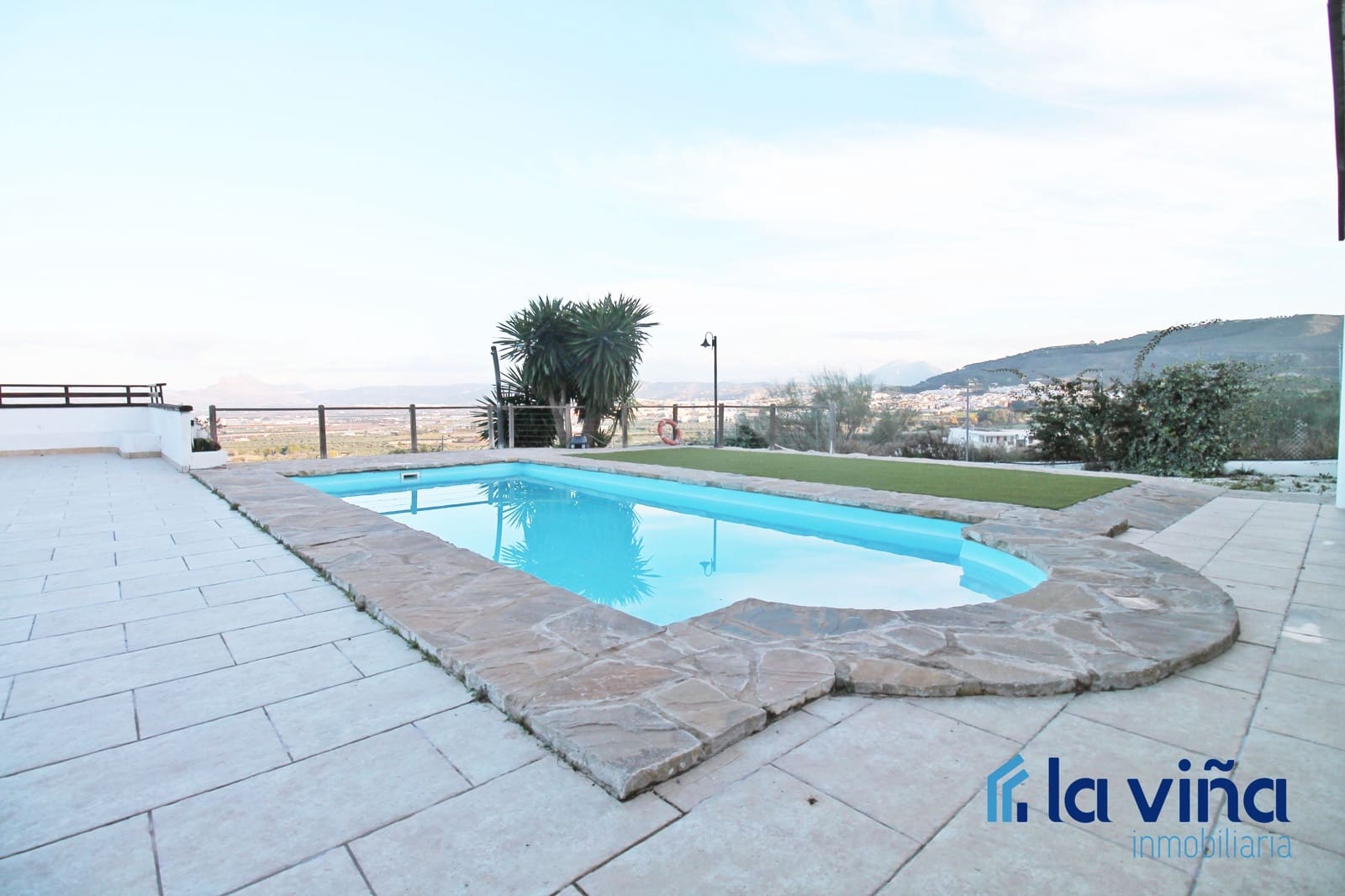 6 soveværelse Villa til salg i Antequera med swimmingpool - € 670.000 (Ref: 8706303)