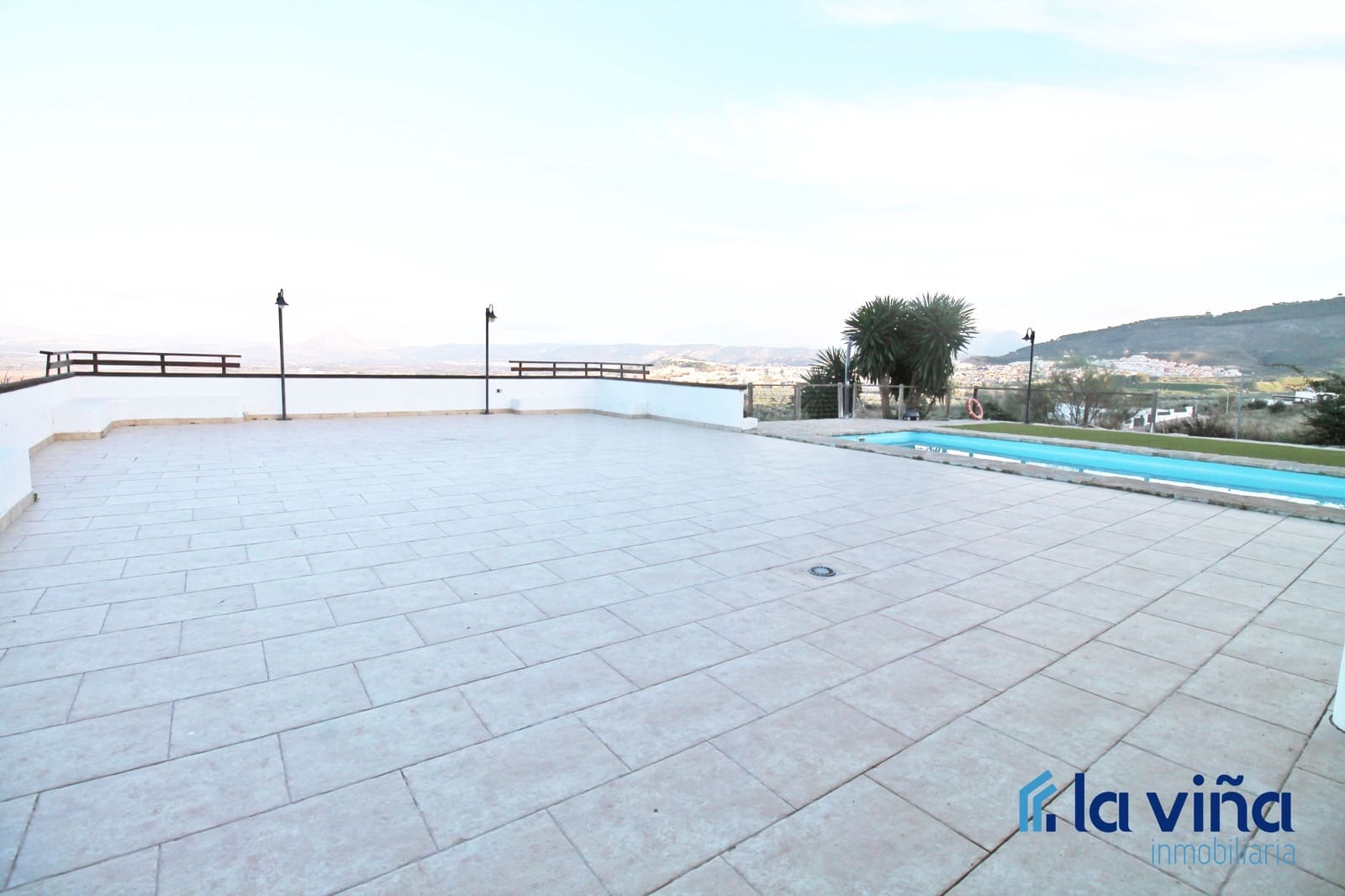 6 soveværelse Villa til salg i Antequera med swimmingpool - € 670.000 (Ref: 8706303)