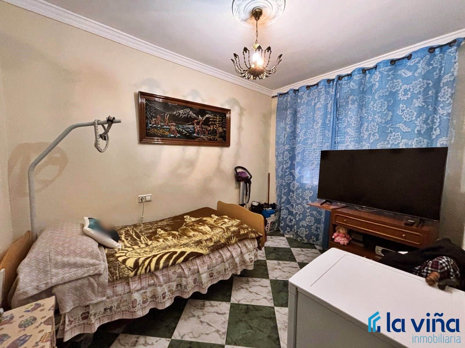 5 soveværelse Byhus til salg i Antequera - € 178.500 (Ref: 8878252)