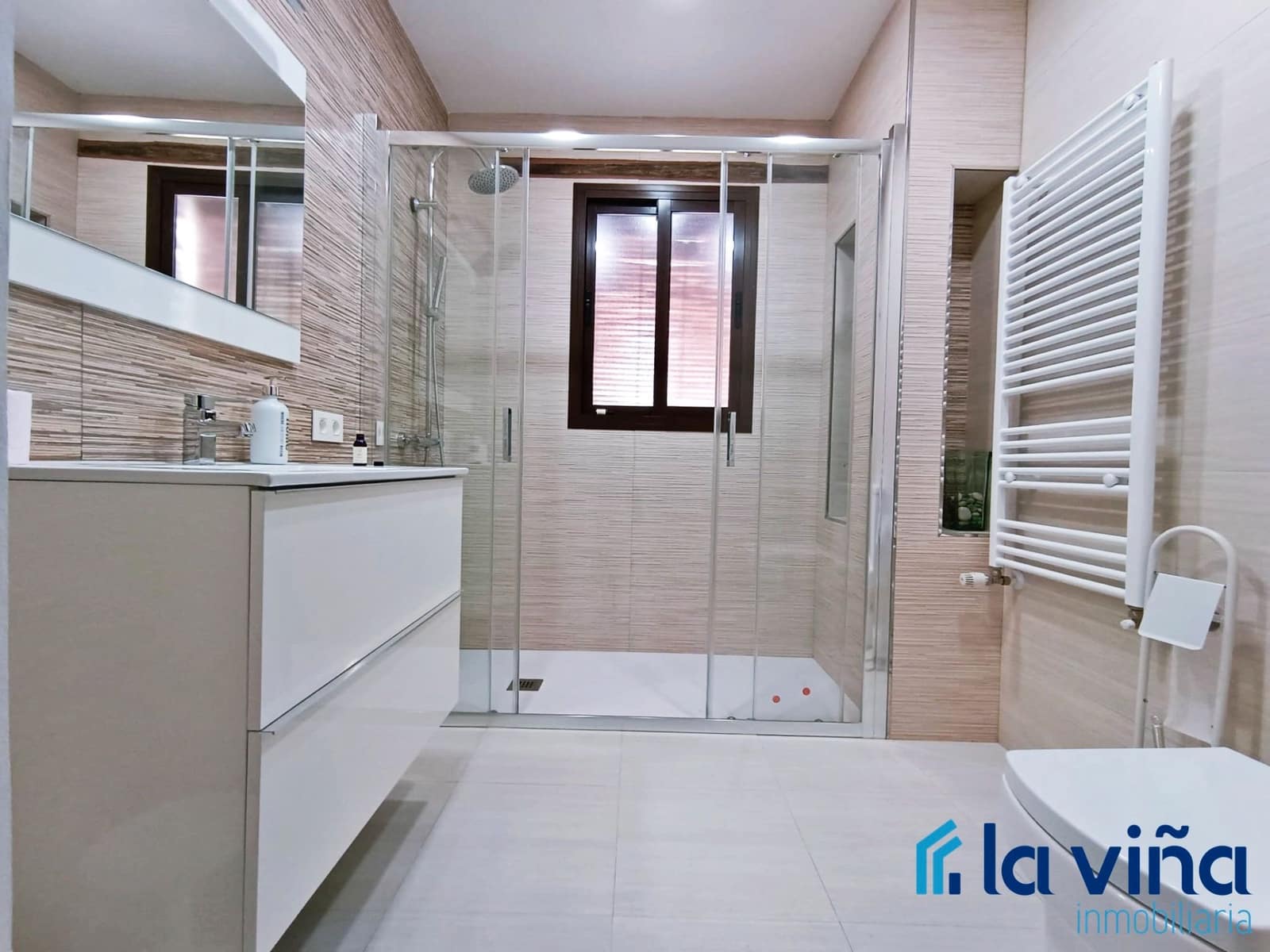 8 sypialnia Finka/Dom wiejski na sprzedaż w Fuente de Piedra z basenem - 800 000 € (Ref: 8918421)