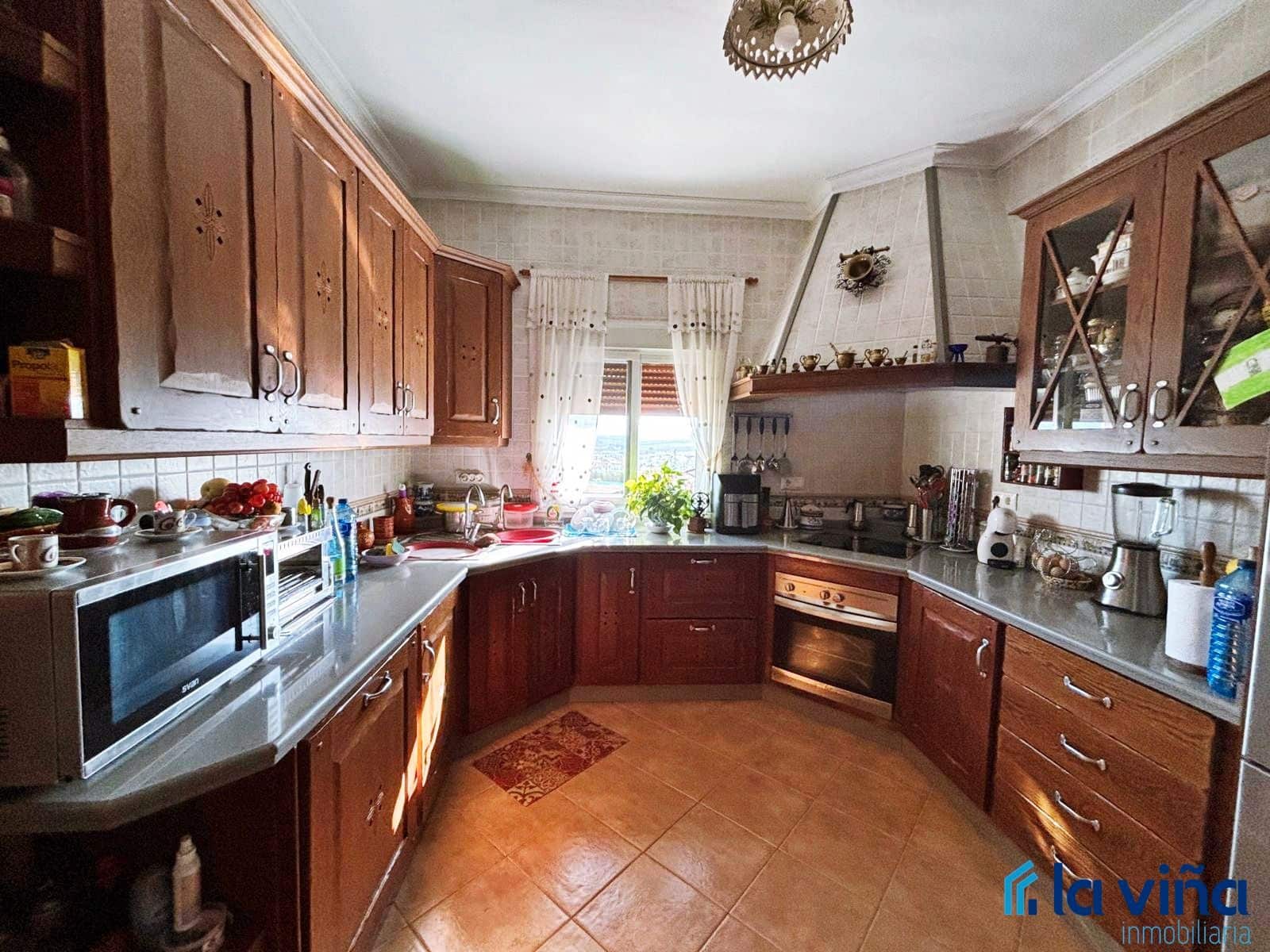 5 soveværelse Villa til salg i Casariche med swimmingpool garage - € 425.000 (Ref: 8936393)