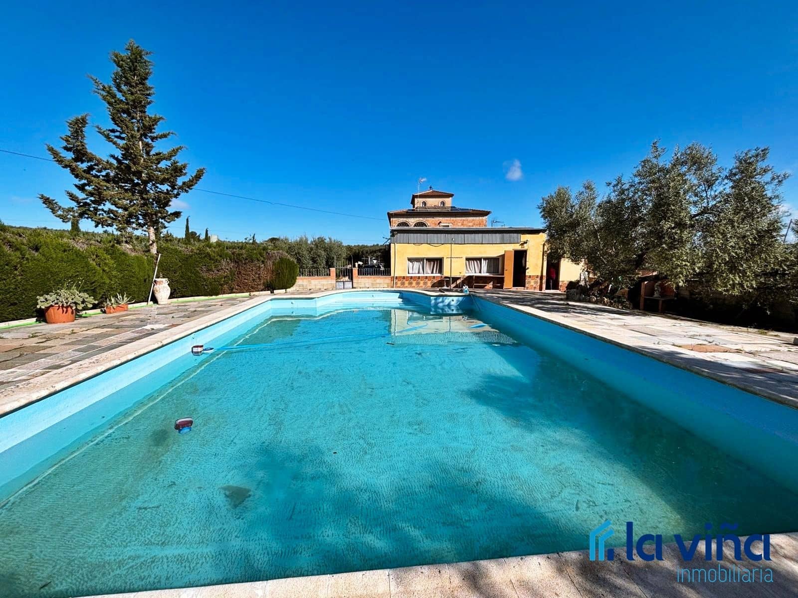 5 soveværelse Villa til salg i Casariche med swimmingpool garage - € 425.000 (Ref: 8936393)