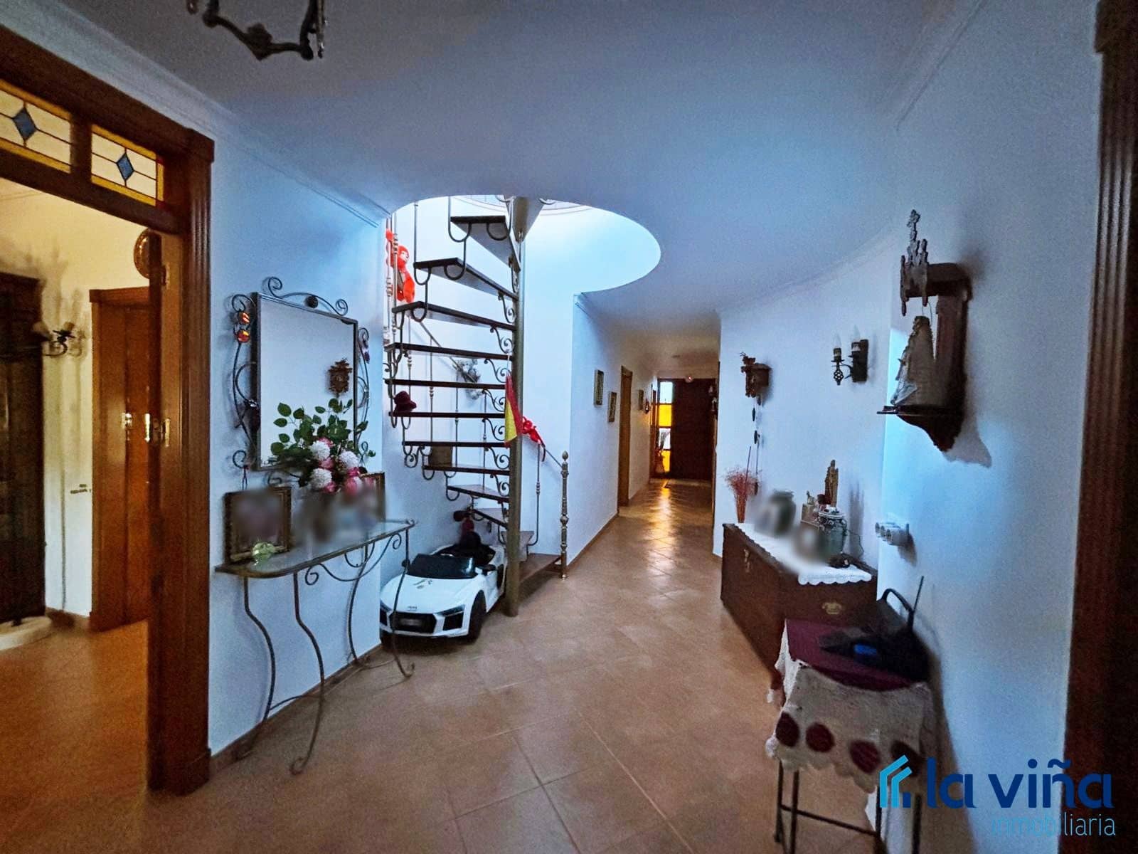 5 soveværelse Villa til salg i Casariche med swimmingpool garage - € 425.000 (Ref: 8936393)