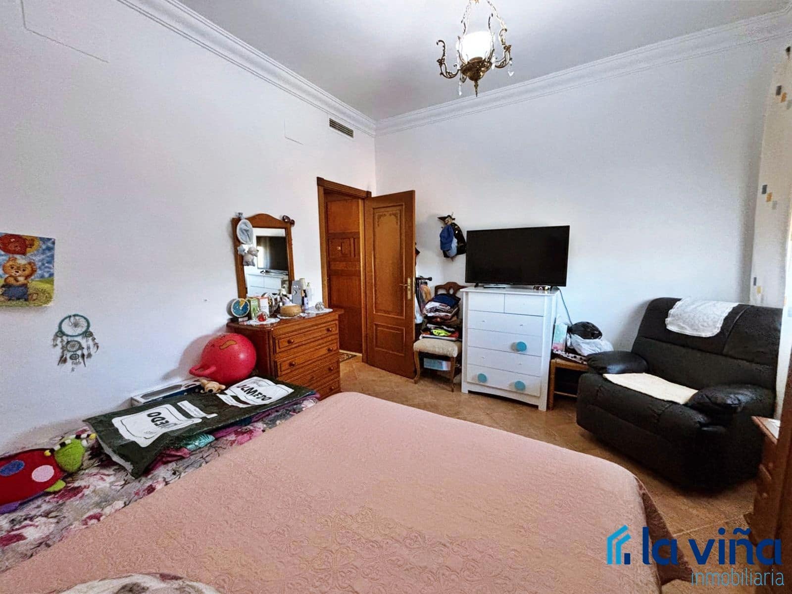 5 soveværelse Villa til salg i Casariche med swimmingpool garage - € 425.000 (Ref: 8936393)