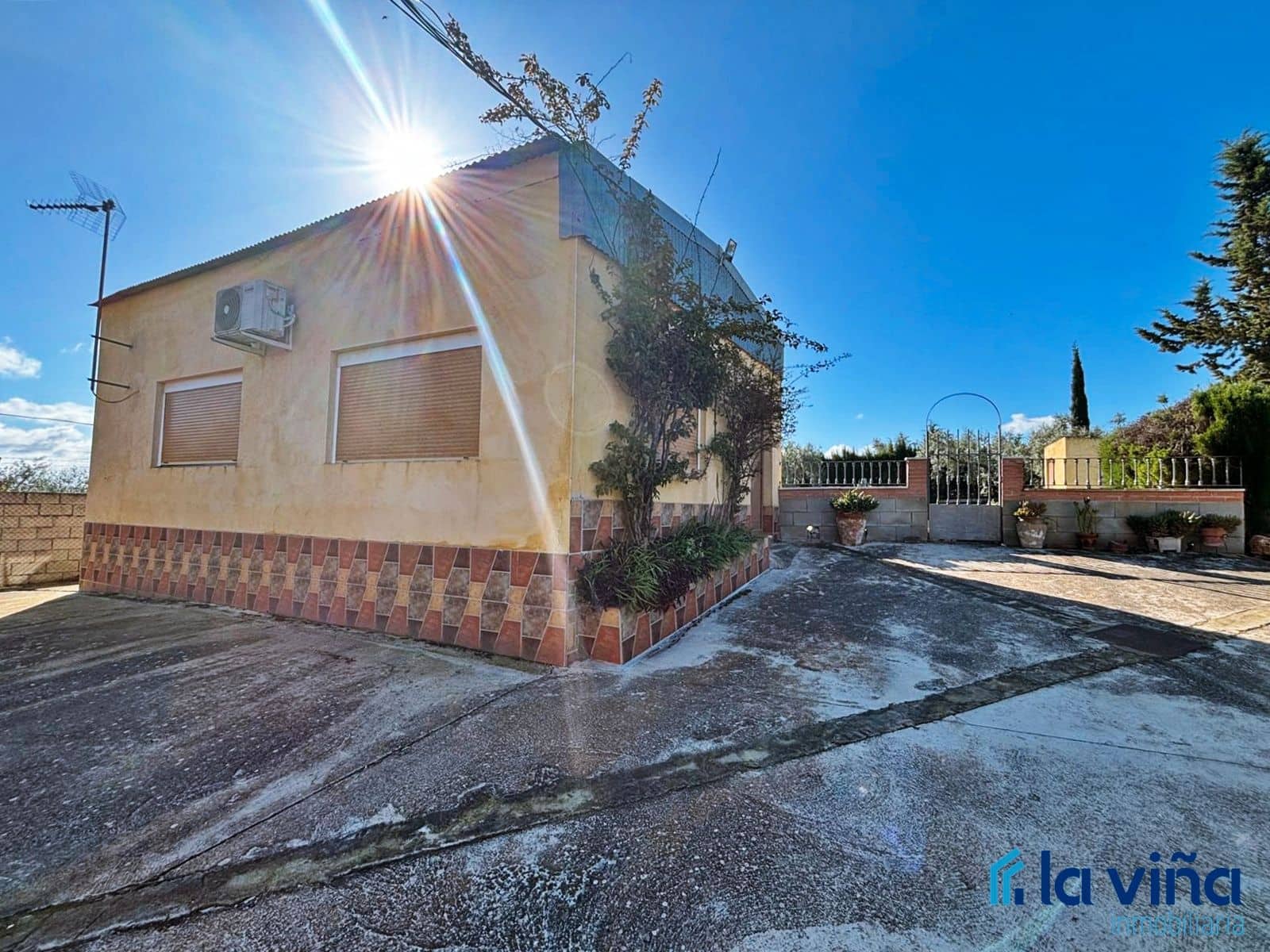5 soveværelse Villa til salg i Casariche med swimmingpool garage - € 425.000 (Ref: 8936393)