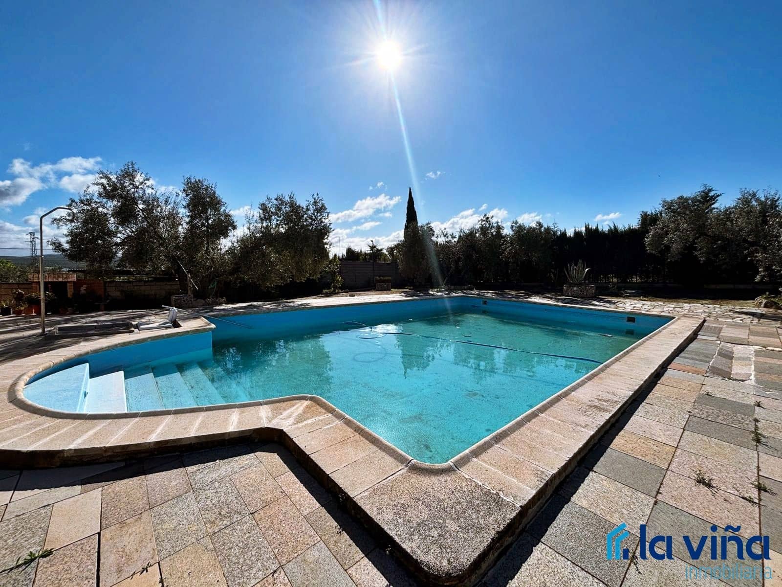 5 soveværelse Villa til salg i Casariche med swimmingpool garage - € 425.000 (Ref: 8936393)