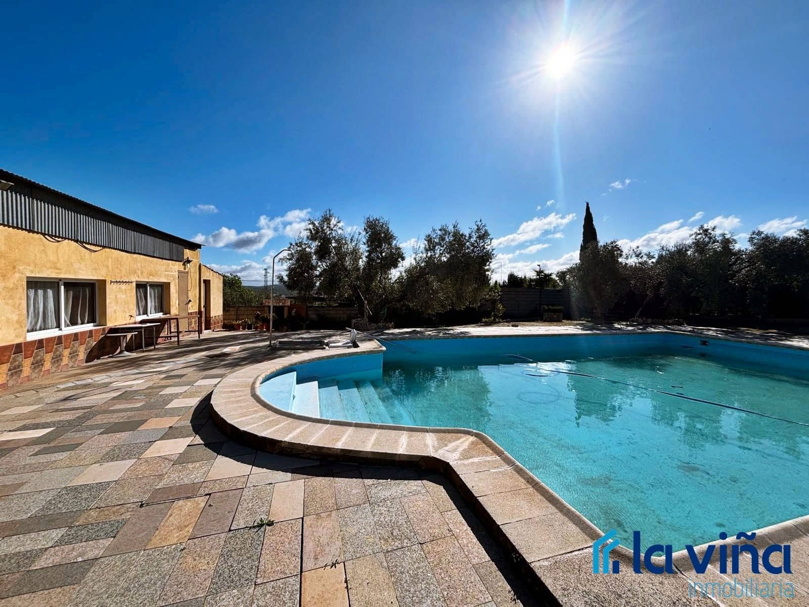 5 soveværelse Villa til salg i Casariche med swimmingpool garage - € 425.000 (Ref: 8936393)