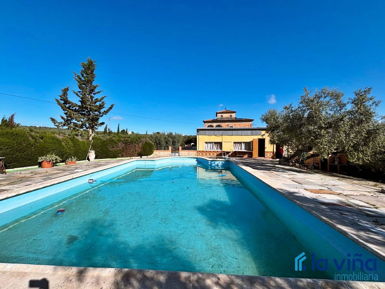 5 soveværelse Villa til salg i Casariche med swimmingpool garage - € 425.000 (Ref: 8936393)