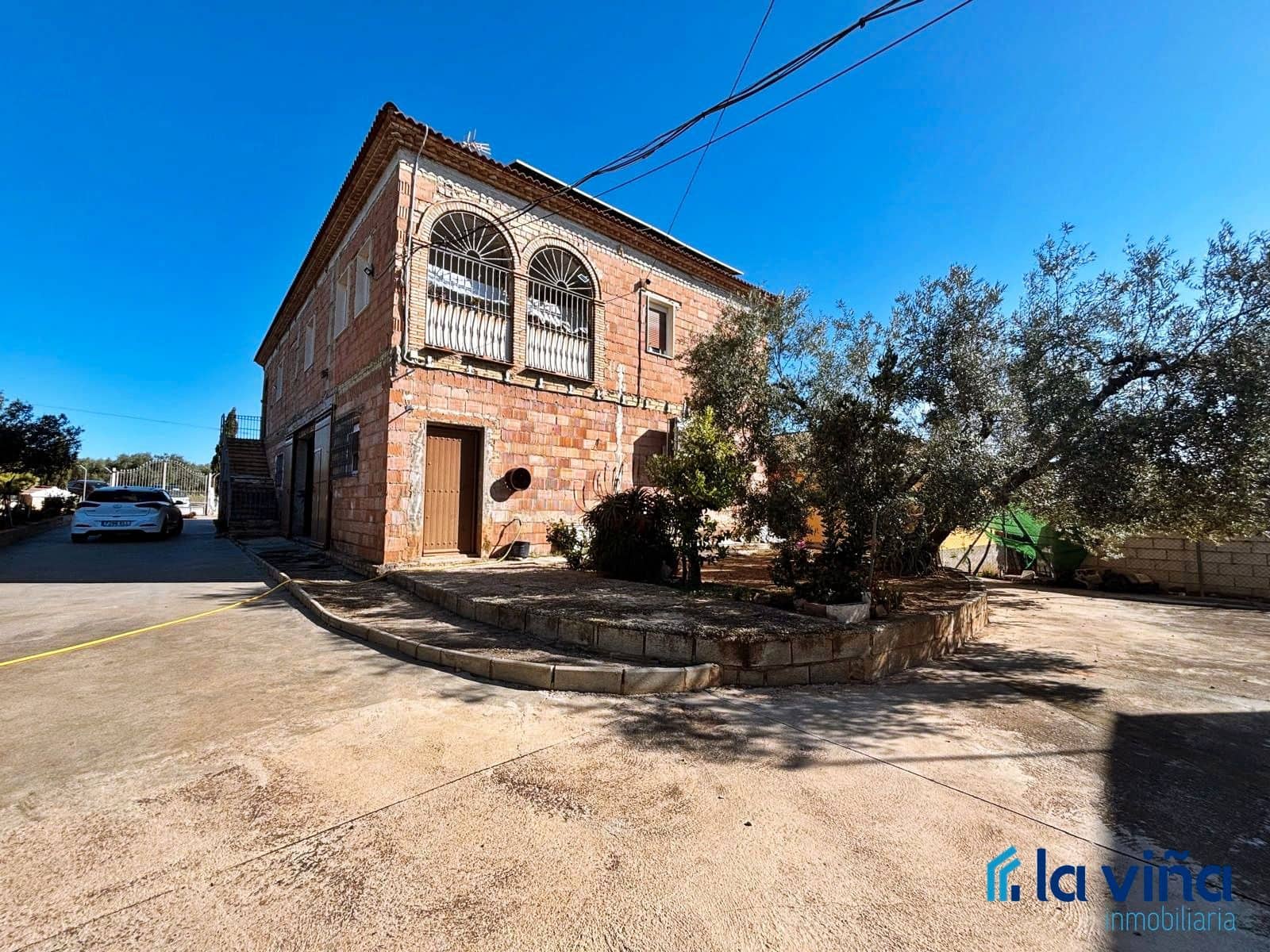 5 soveværelse Villa til salg i Casariche med swimmingpool garage - € 425.000 (Ref: 8936393)