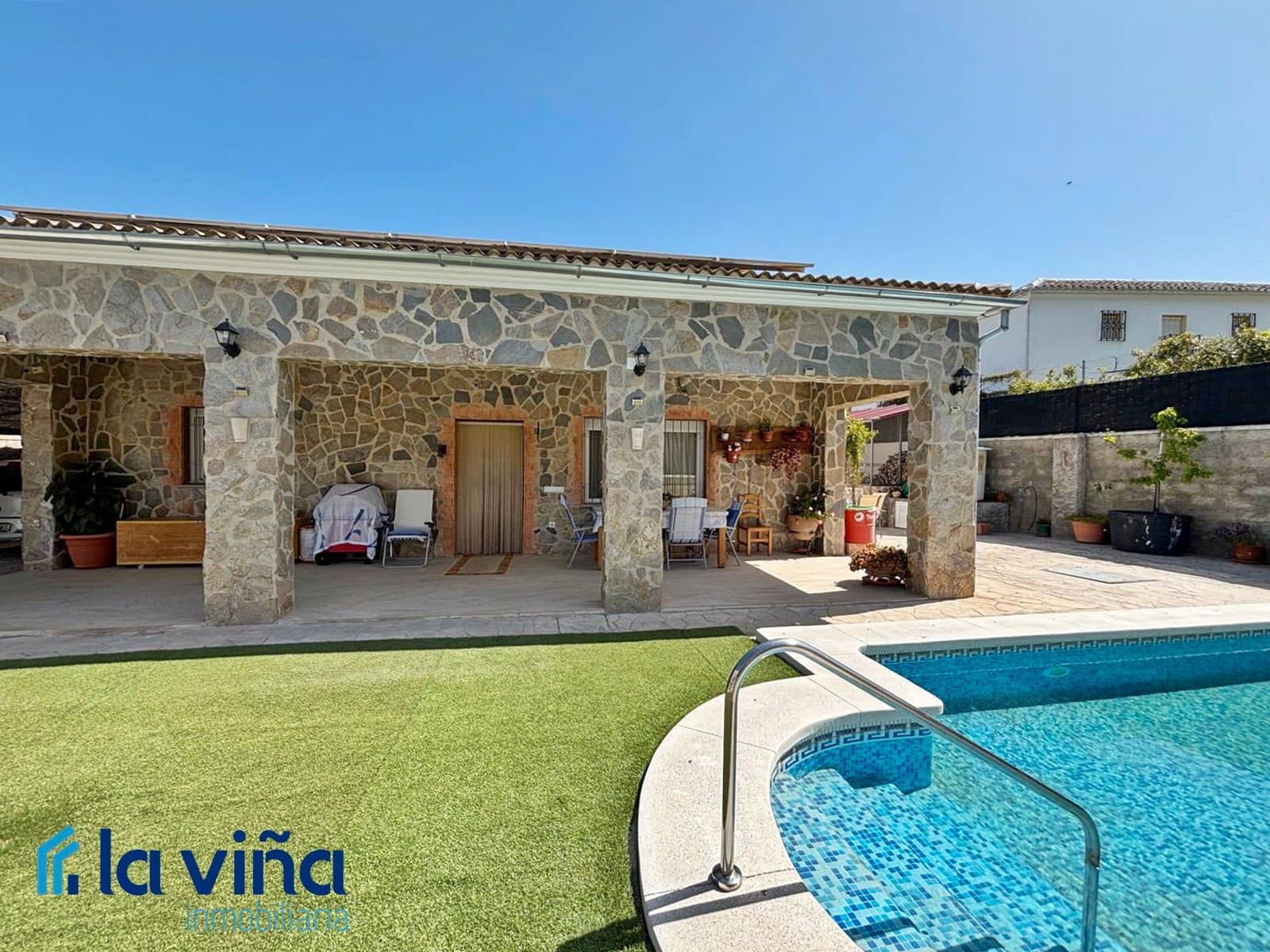 3 soveværelse Villa til salg i Iznajar med swimmingpool - € 270.000 (Ref: 8948243)