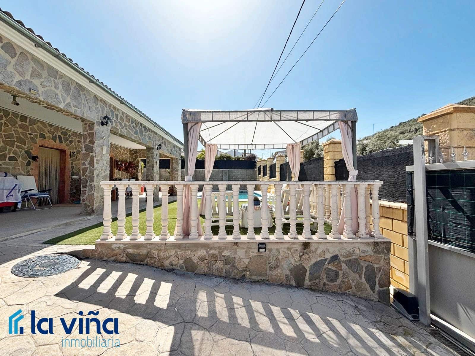 3 soveværelse Villa til salg i Iznajar med swimmingpool - € 270.000 (Ref: 8948243)