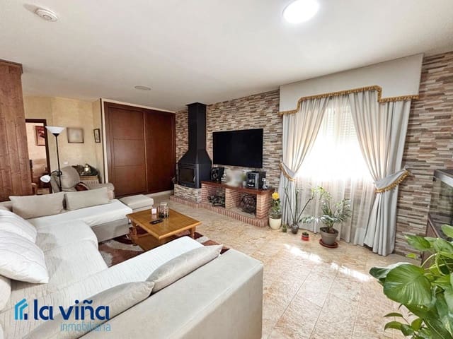 3 soverom Villa til salgs i Iznájar med svømmebasseng - € 270 000 (Ref: 8948243)