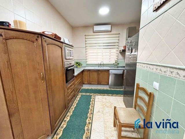 3 soverom Villa til salgs i Iznájar med svømmebasseng - € 270 000 (Ref: 8948243)