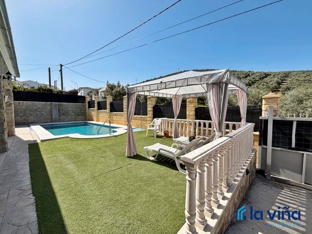 3 soverom Villa til salgs i Iznájar med svømmebasseng - € 270 000 (Ref: 8948243)