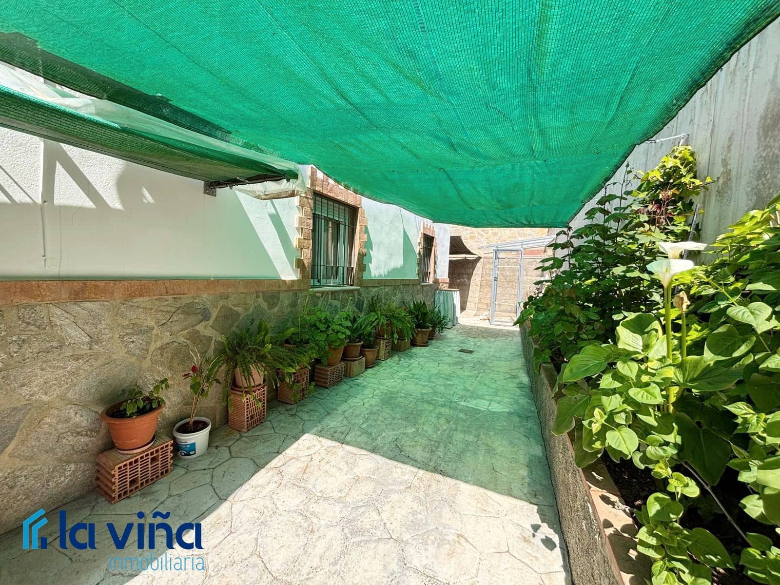 3 soveværelse Villa til salg i Iznajar med swimmingpool - € 270.000 (Ref: 8948243)