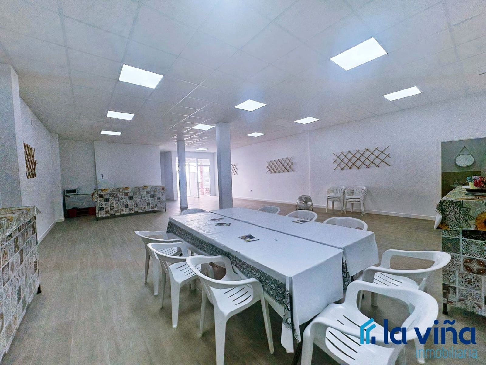 Commercial for rent in Humilladero - € 350 (Ref: 9242549)