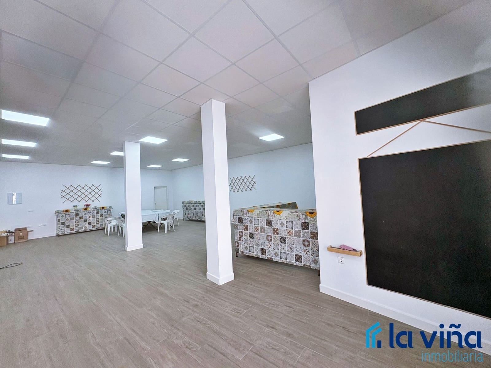 Commercial for rent in Humilladero - € 350 (Ref: 9242549)