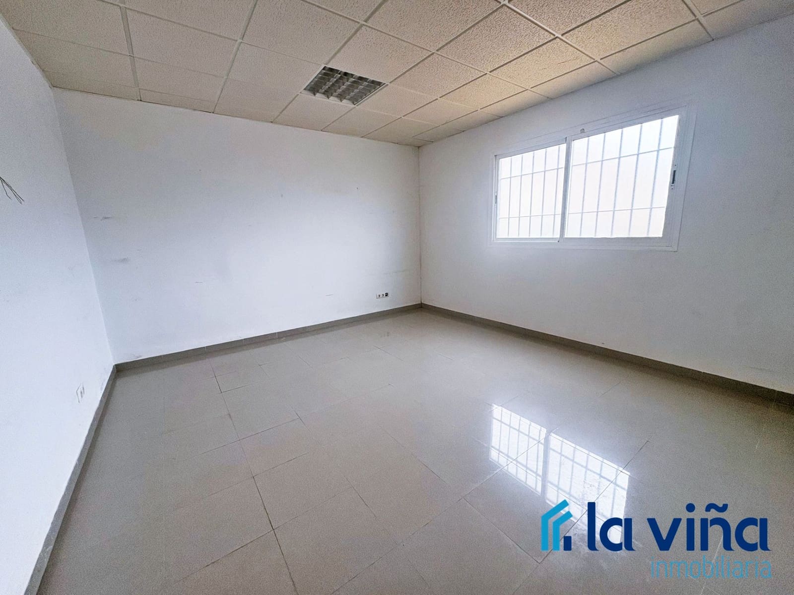 Comercial para venda em Mollina - 140 000 € (Ref: 9473329)