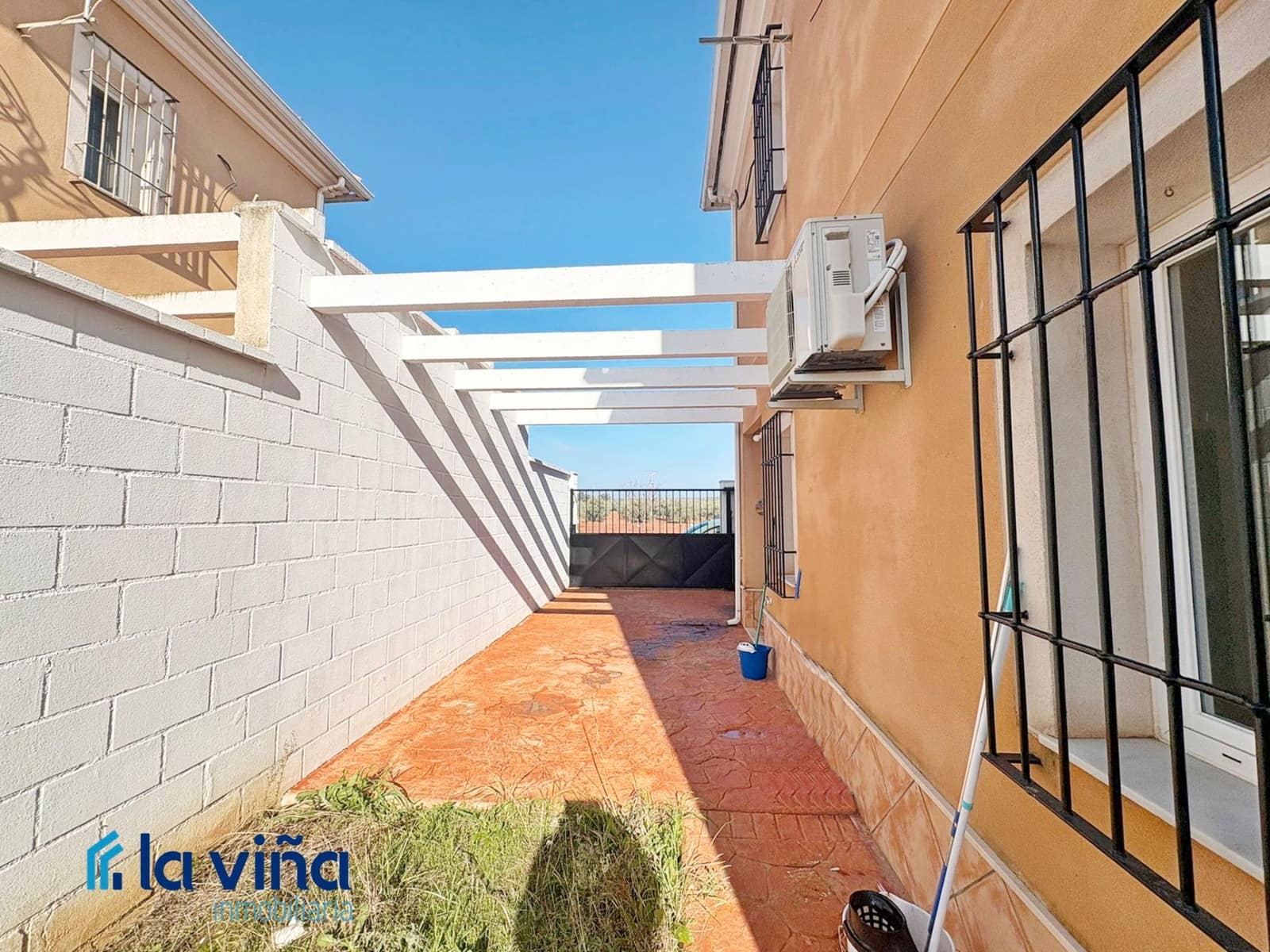 3 sovrum Villa till salu i Humilladero med garage - 114 500 € (Ref: 9570241)