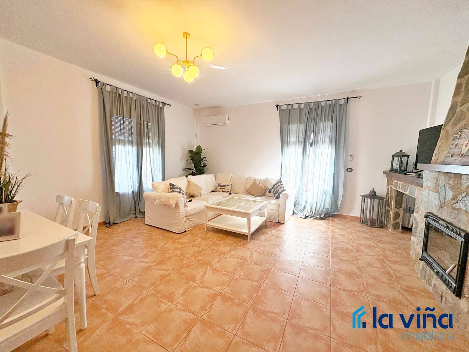 4 bedroom Villa for sale in Humilladero - € 194,900 (Ref: 9618136)