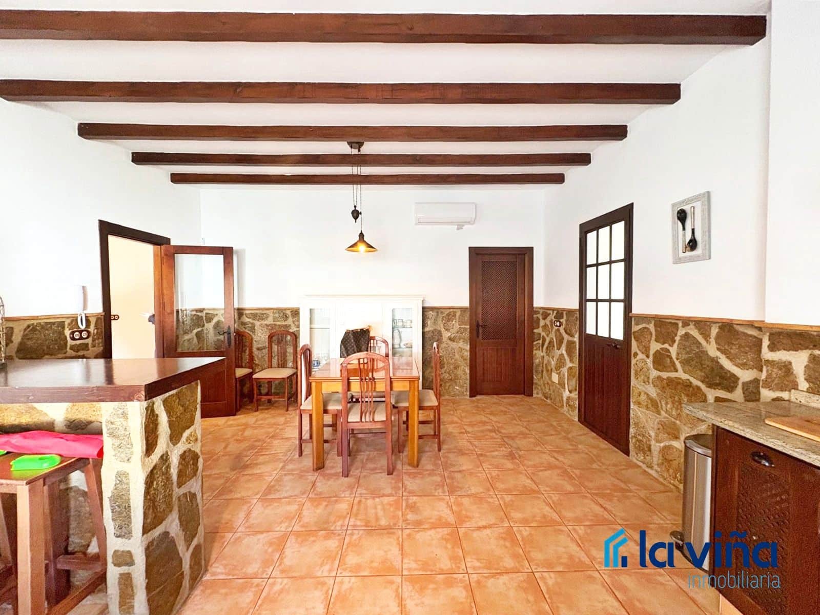 4 bedroom Villa for sale in Humilladero - € 194,900 (Ref: 9618136)