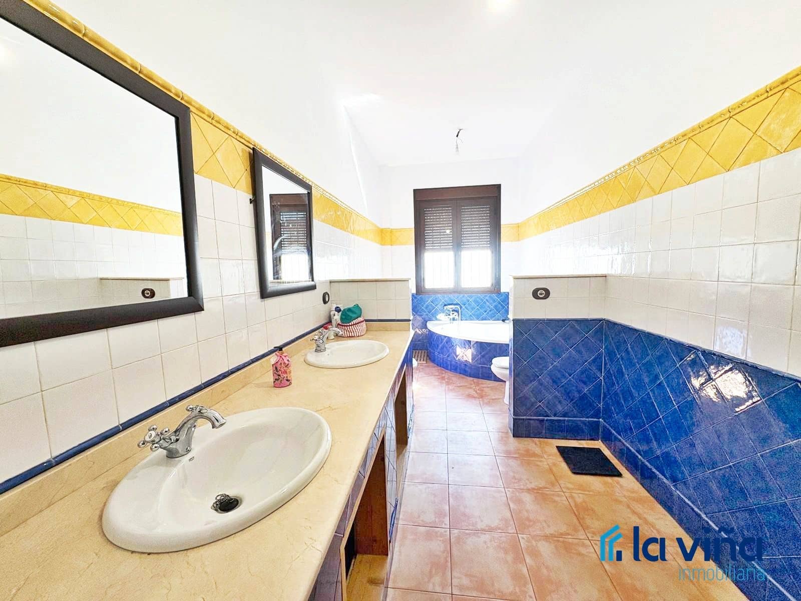 4 bedroom Villa for sale in Humilladero - € 194,900 (Ref: 9618136)