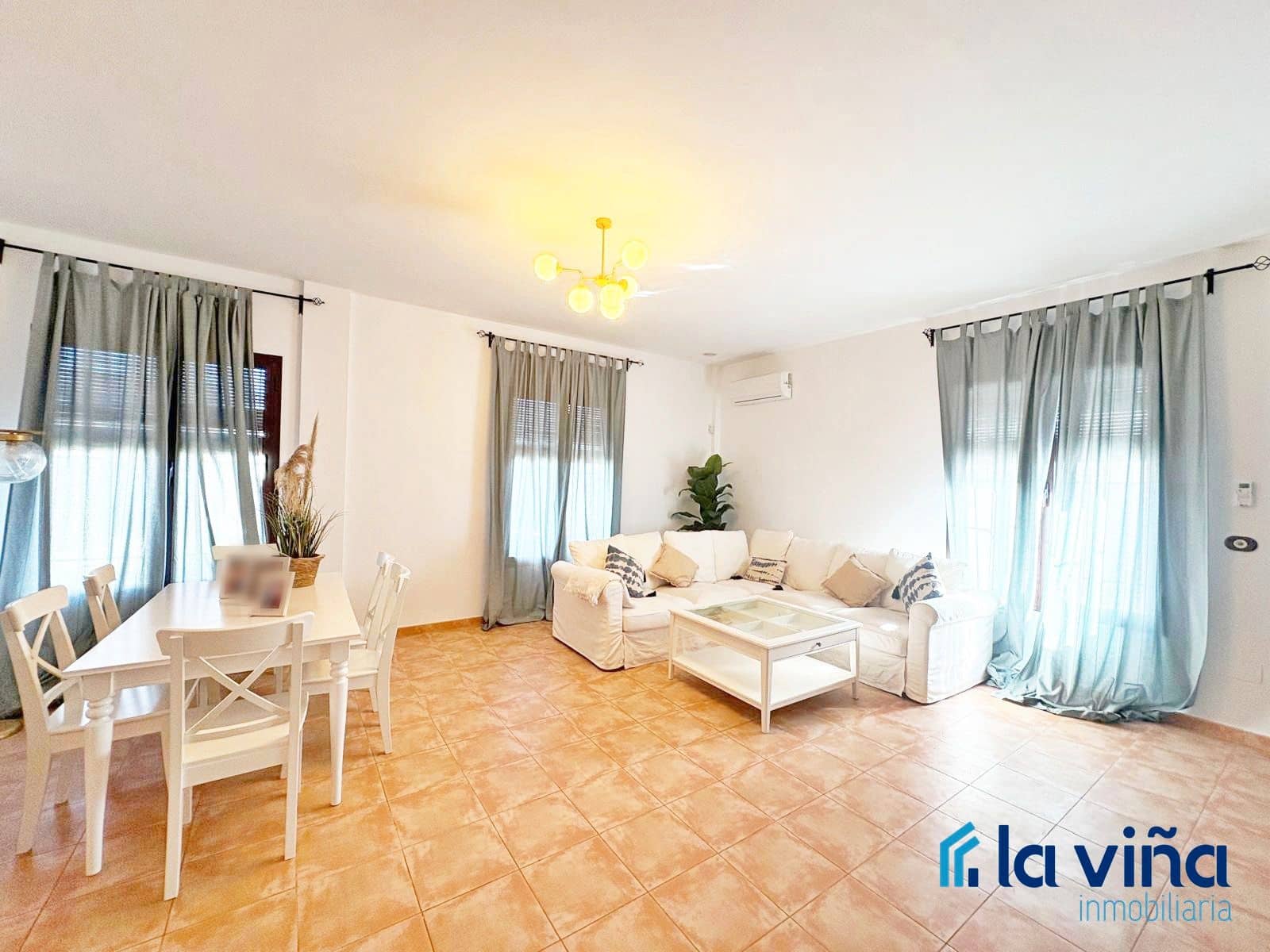 4 bedroom Villa for sale in Humilladero - € 194,900 (Ref: 9618136)