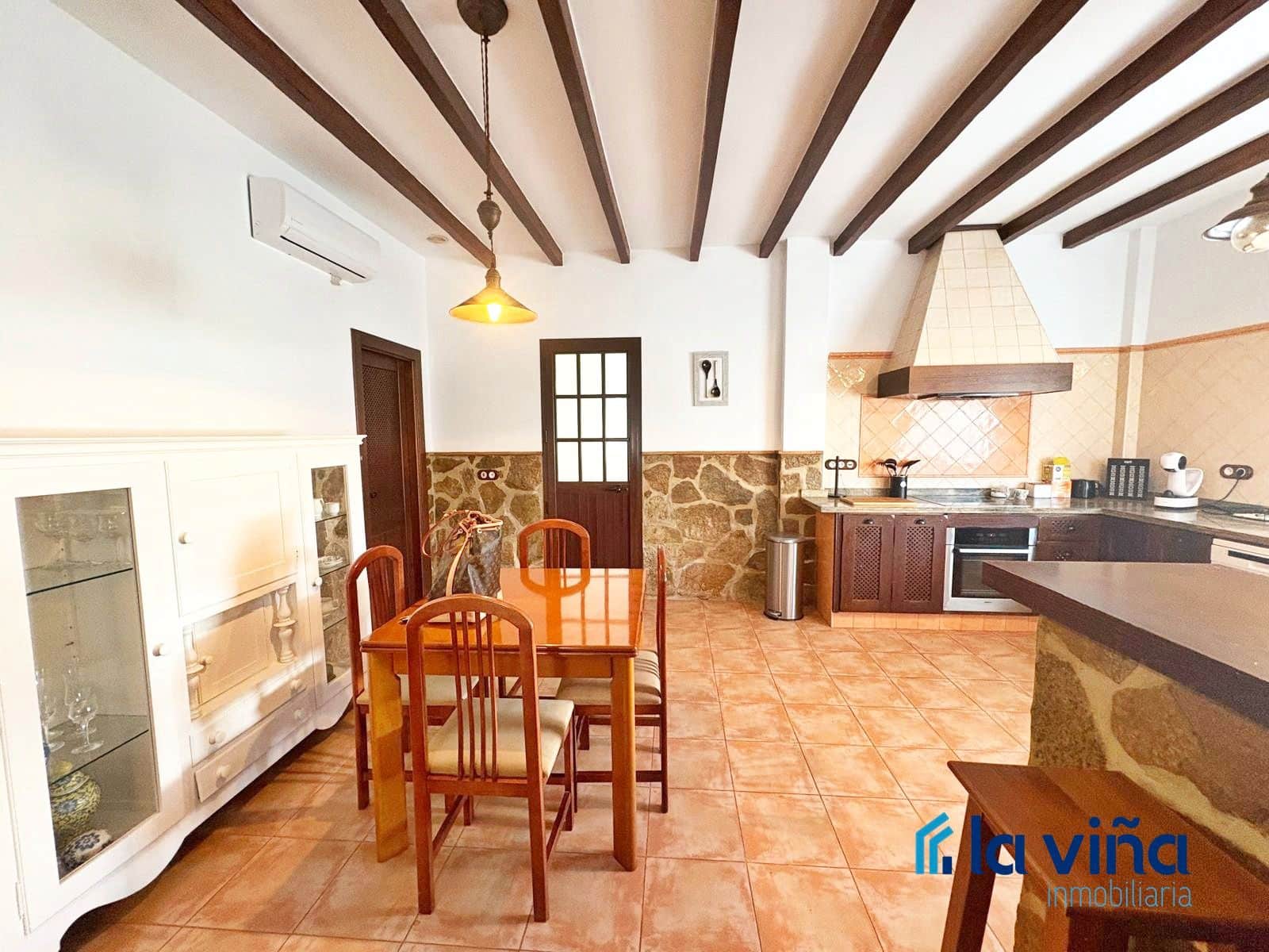 4 bedroom Villa for sale in Humilladero - € 194,900 (Ref: 9618136)