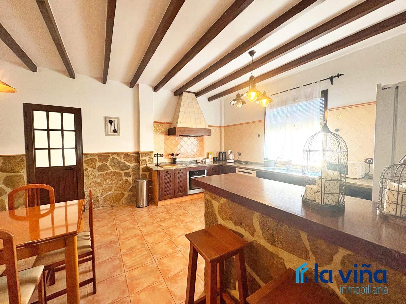 4 bedroom Villa for sale in Humilladero - € 194,900 (Ref: 9618136)