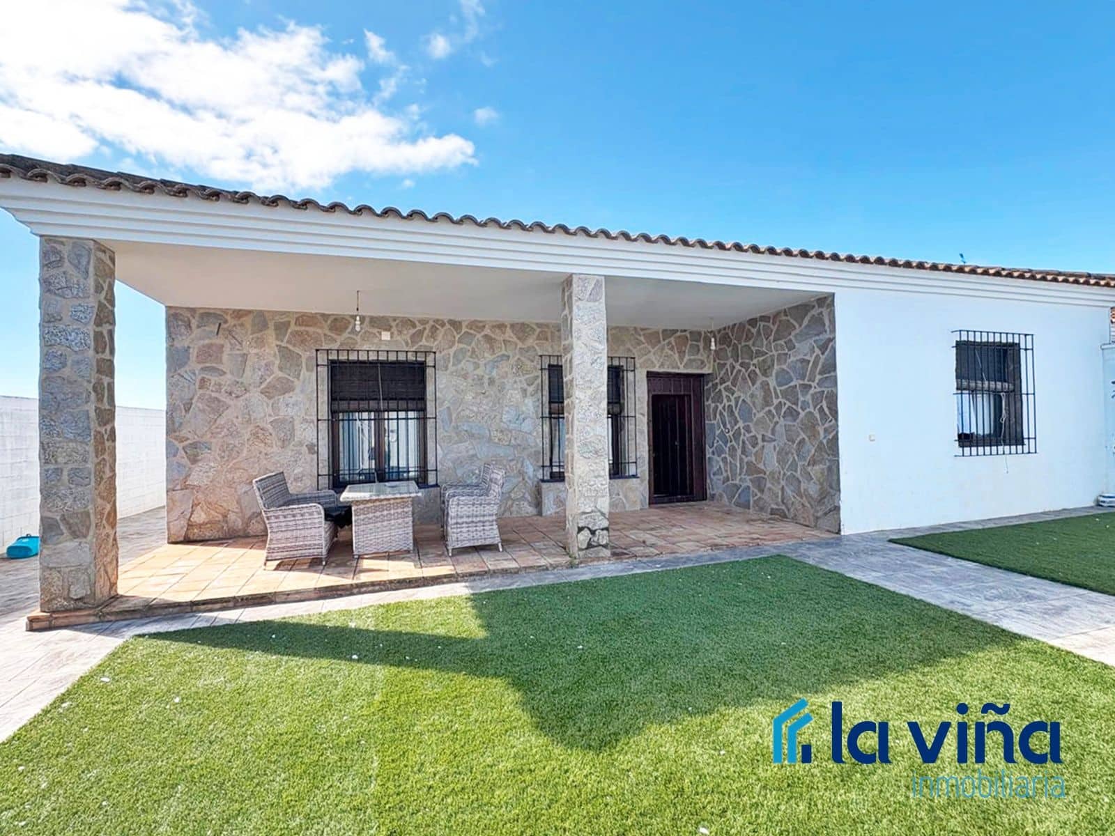 4 bedroom Villa for sale in Humilladero - € 194,900 (Ref: 9618136)