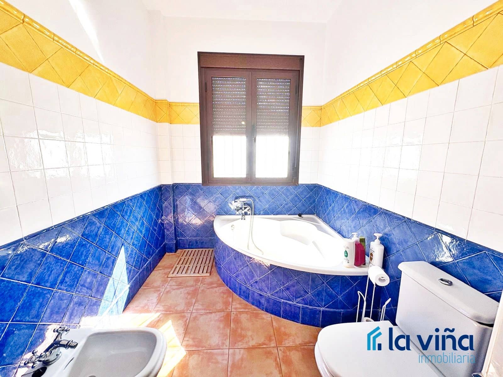 4 bedroom Villa for sale in Humilladero - € 194,900 (Ref: 9618136)