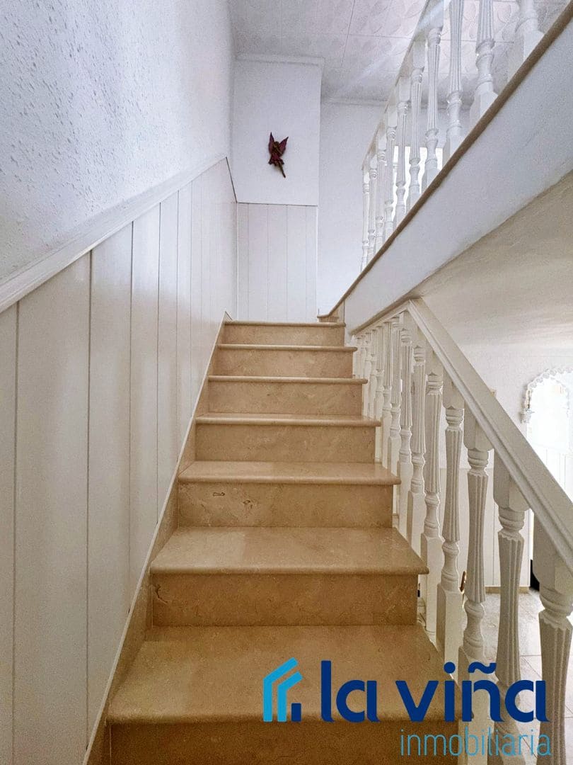 2 bedroom Townhouse for sale in La Roda de Andalucia - € 95,000 (Ref: 9675135)